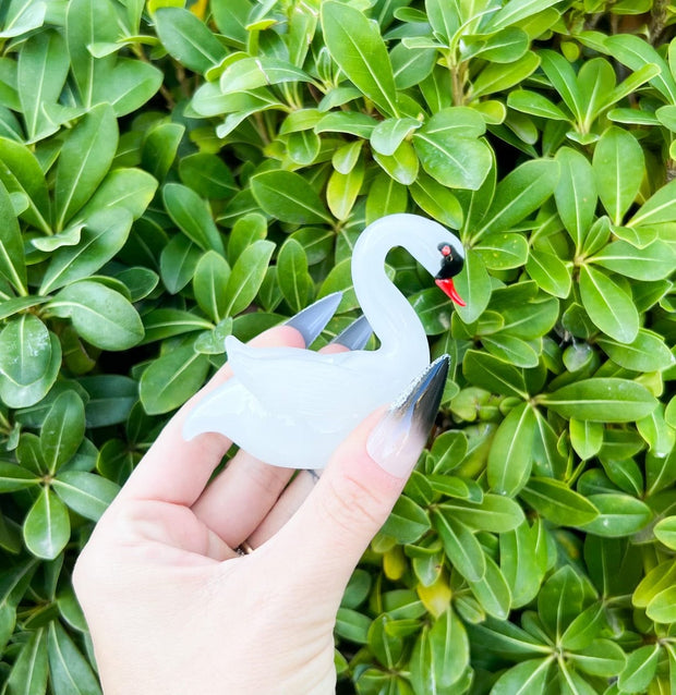 Elegant Swan Glass Hand Pipe