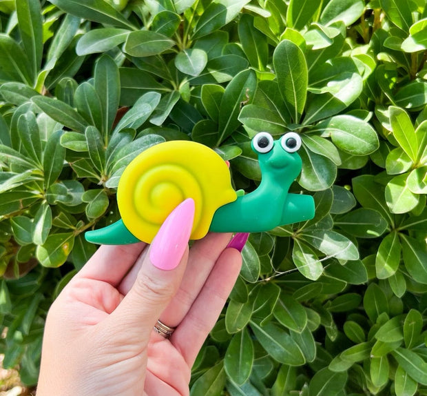 Cute Snails Silicone Hand Pipe