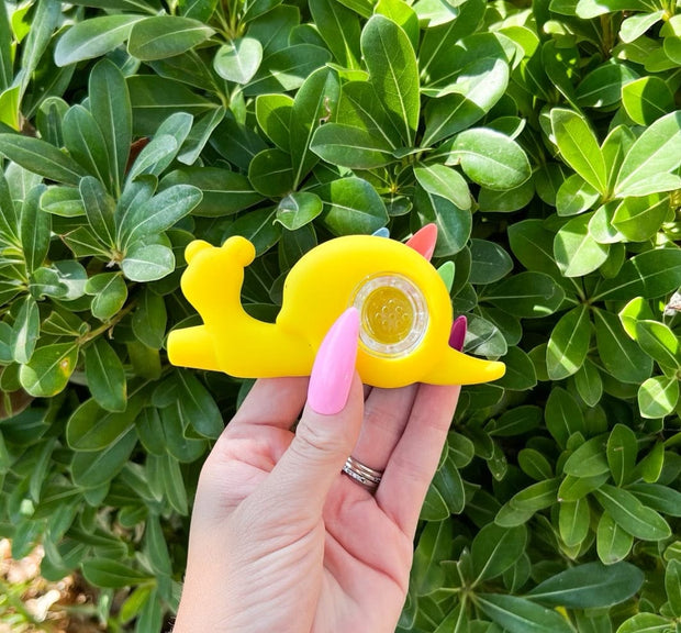 Cute Snails Silicone Hand Pipe