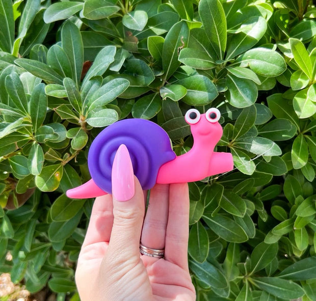 Cute Snails Silicone Hand Pipe